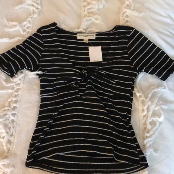 NWT*PROJECT SOCIAL TEE SARA TIE-FRONT TOP - Picture 3 of 5